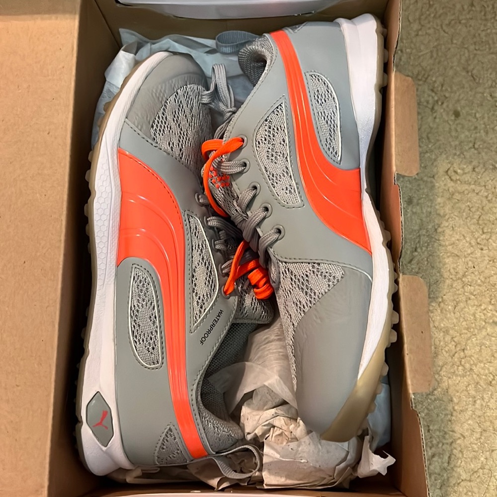 Golf shoes. Puma size 6. Brand New.